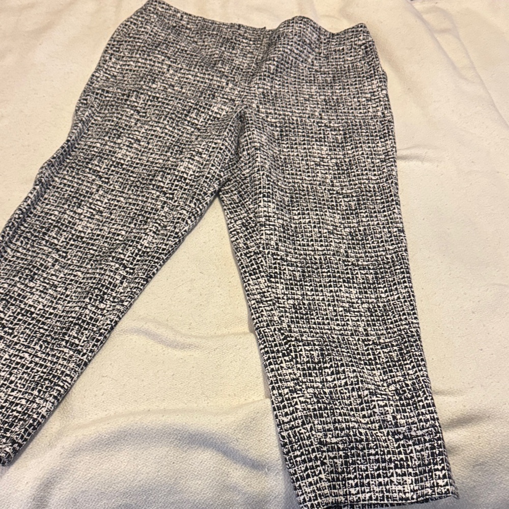 Stylish Black and White Women's Cropped Pants